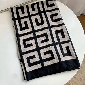 Luxe Black and Cream Geometric Pattern Wrap